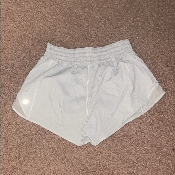 white lululemon hotty hot shorts - Picture 3 of 4